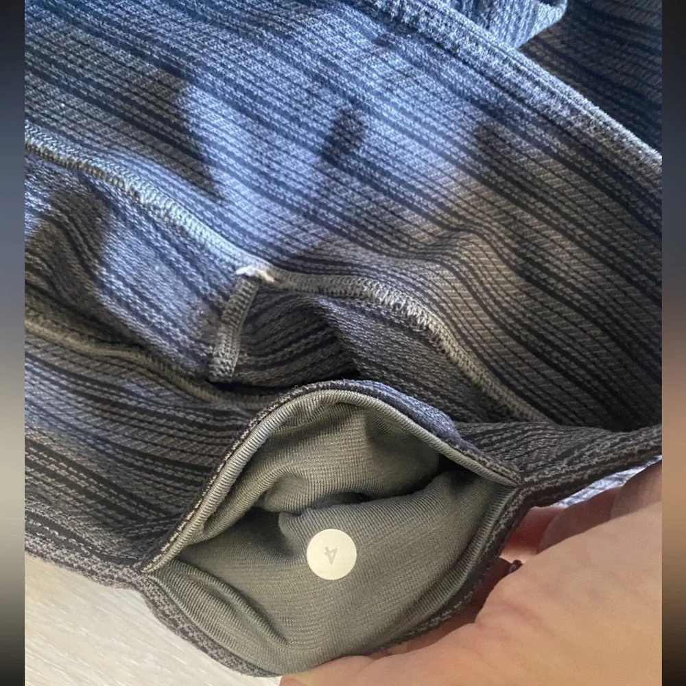 Lululemon Athletica Leggings Gray Striped Capri Yoga Pant - Picture 3 of 3